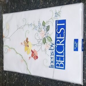 NWT Belcrest Floral Tablecloth Size 64" x 104